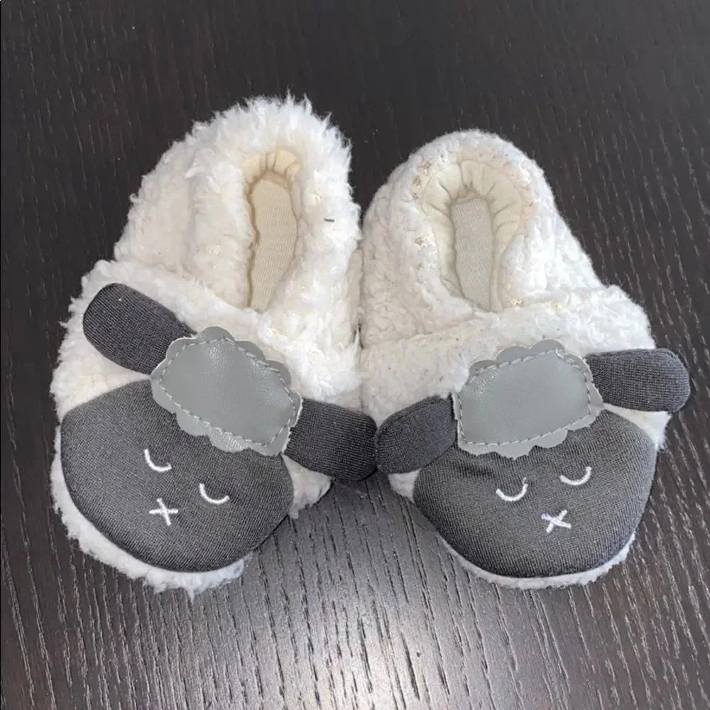 Baby slippers-sheep